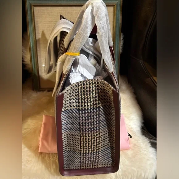 KATE SPADE NY TOTE BAG W/strap! NWT!!! And dustbag! THE FULL INCLUSION - Picture 4 of 13